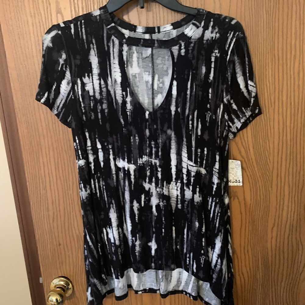 Keyhole tie-dye shirt